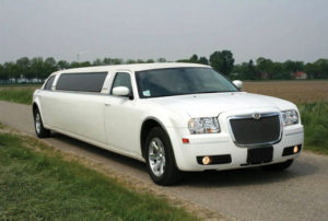 Weiße Chrysler Stretchlimousine